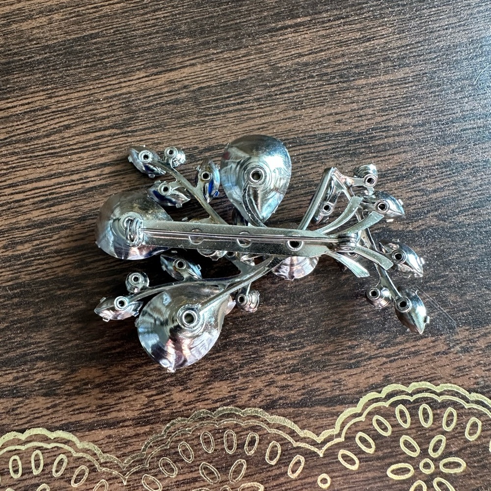 Elegant Blue and Silver Brooch - Picture 2 of 2